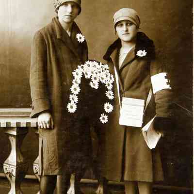 1924 – C	CHURCH CHARITY RAISING WITH SHOULDER CHARITY BOX