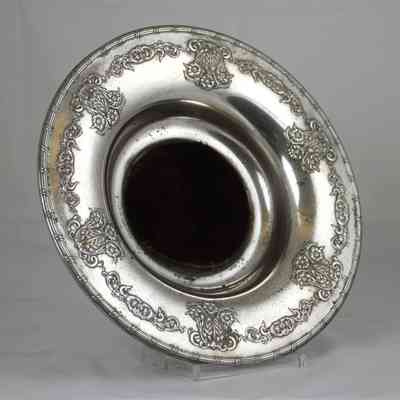 17,027 - CHURCH OFFERING PLATE WITH FLORAL BAND EDGING