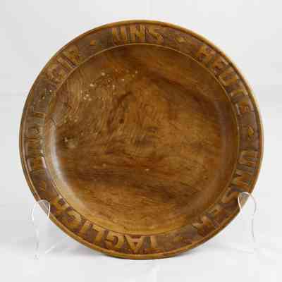 17,047 - INTERNATIONAL CHURCH OFFERING PLATE WITH OUTER EDGE ENGRAVED PHRASE