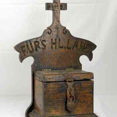 27,006 - TABLE TOP GIVING RECEPTACLE: "FURS HL LAND" MISSIONS GIVING BOX