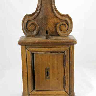 27,008 - TABLE TOP GIVING RECEPTACLE WITH FLUTED TOP