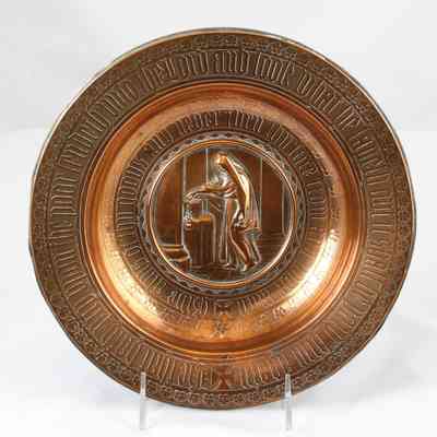 17,018 - OFFERING PLATE WITH WIDOW'S mITE CENTER IMAGE AND DETAILED GOTHIC ENGRAVING