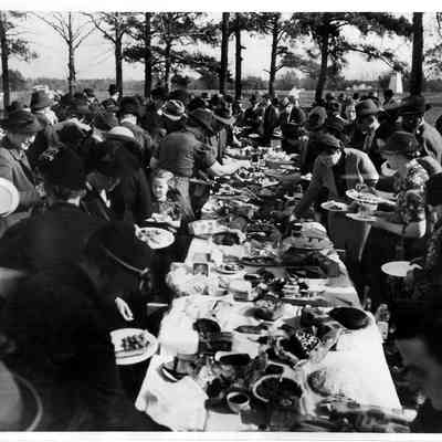 1938 – E	ANNUAL HARVEST TITHE AUCTION MOUNT MORIAH BAPTIST CHURCHYARD: TABLE PHOTO