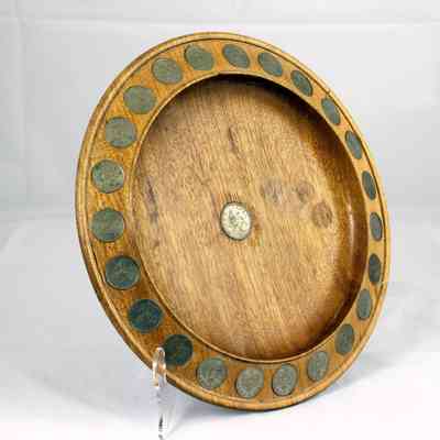 17,010 - COIN SURROUNDING ENGLISH CHURCH OFFERING PLATE - LIGHT WOOD