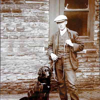 1888 – E	THE RETRIEVER COLLECTING DOG