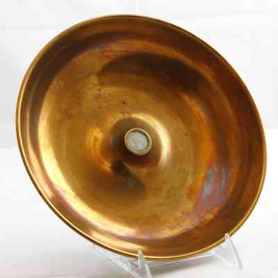 17,025 - CHURCH OFFERING PLATE WITH RAISED CENTER ENGLISH COIN