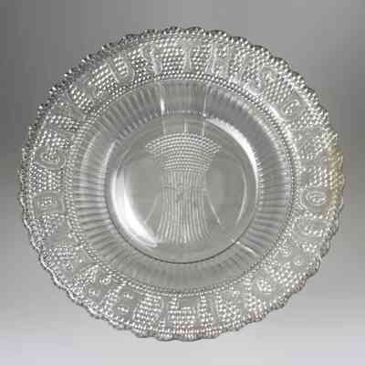 18,001 - GLASS OFFERING PLATE