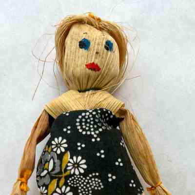 Cornhusk Doll (Black Apron)