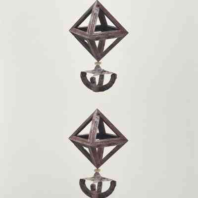 HC3. Fig. 6. Wooden octahedron with hematite paint carved antler oyster shell and wood support.