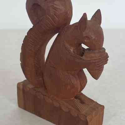 SQUIRREL CARVING