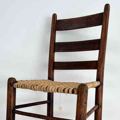 SPLIT BOTTOM CHAIR