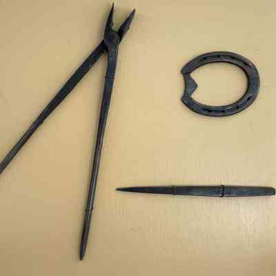 PRITCHEL- TONGS AND HORSESHOES