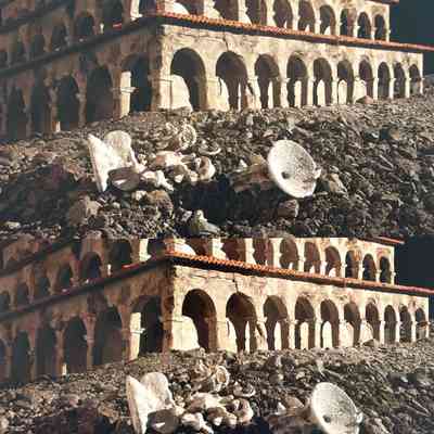 HC2. Fig. 11. Pottery fragments found near the bae of the tower.
