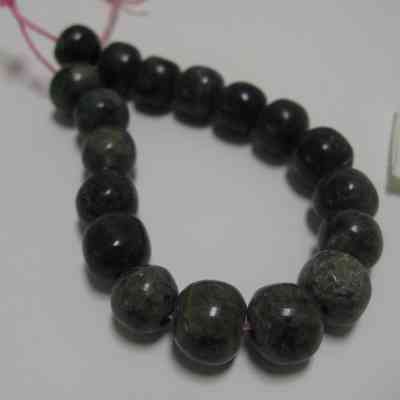 STRING OF EIGHTEEN DONKEY BEADS