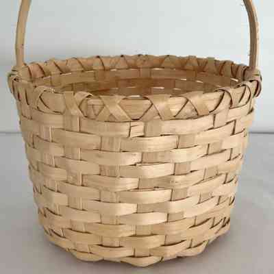 CROSSED-HOOP ROUND UTILITY BASKET