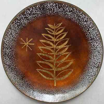 ENAMELED BOWL WITH LEAF