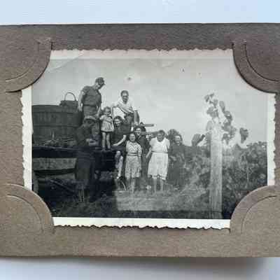 On the back:
Souvenir de l'inf..(?)
Le 17 3 40