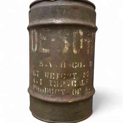 1943 Wheeling oil drum, 4 gallons