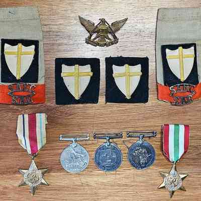 Van Rooyen: WW2 SA 8th Army Epaulettes and Medal collection