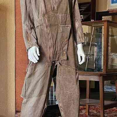 WW2 Flight Suit 1941, Leather helmet and Goggles
