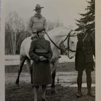‘Con and Mrs. west, Larry Stern, Hazelton March 1945’