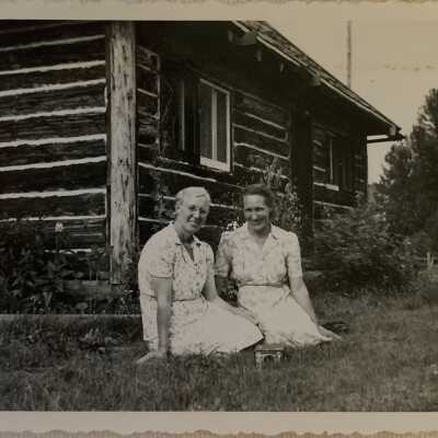 Joy Elliott, Grace Lynn at Elliott’s, Hazelton - July 1944’