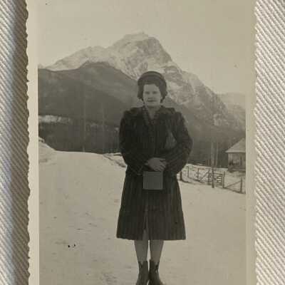 ‘Mrs. Sherwood, Hazelton Nov. 1944’