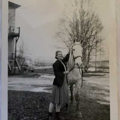 ‘Betty Barton and Scandal, March 1945’