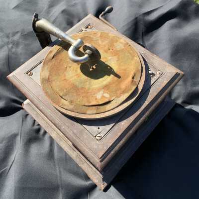 'Victor' Phonograph