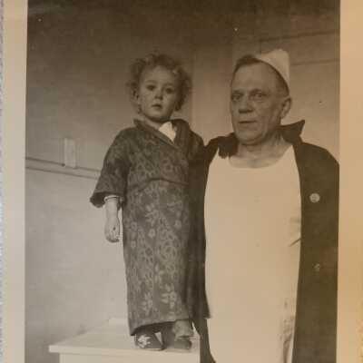 ‘Eddie Alfred Olsen, Wrinch Memorial Hospital April 1944’