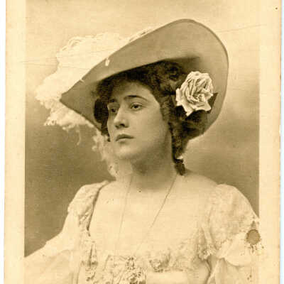 'Miss Lily Hanbury' 1904