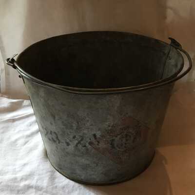Mica Axle Grease Bucket