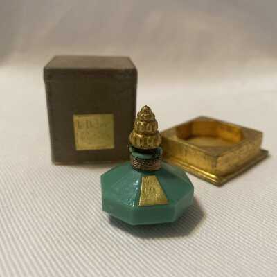 'Le Debut' Perfume