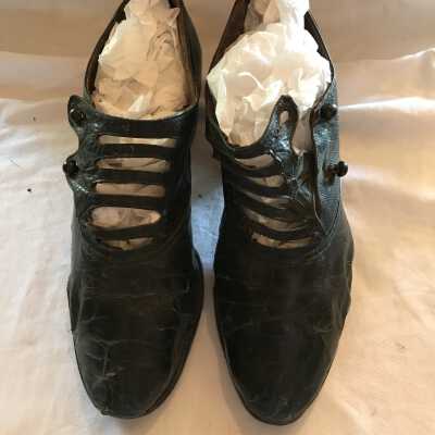 Black Shoes