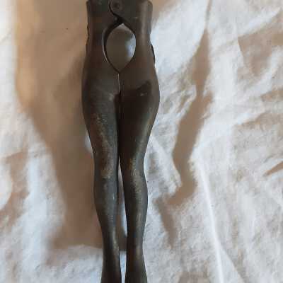 Legs nutcracker