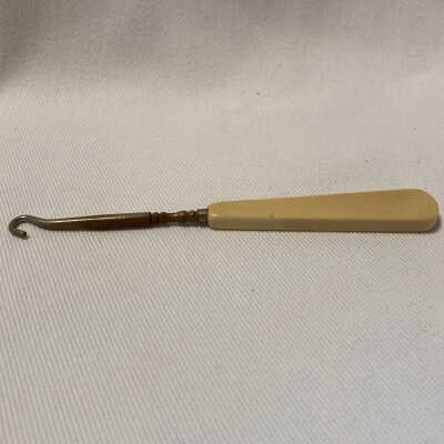 Button Hook