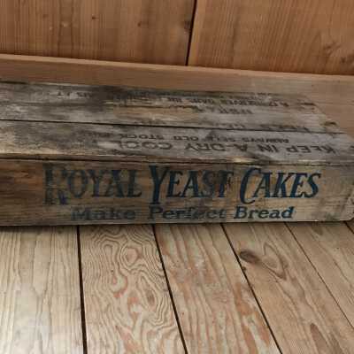 'Royal Yeast Cakes' Box