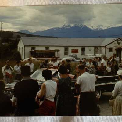 Queen's Visit, Slide