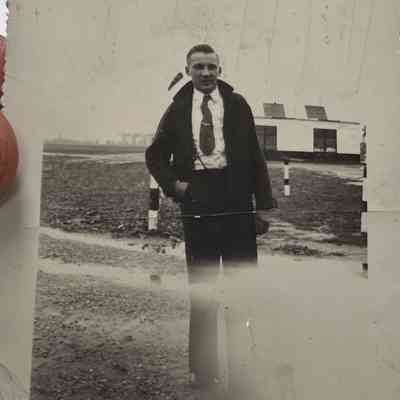 Photo of Sydney Hutnick at No.7 EFTS