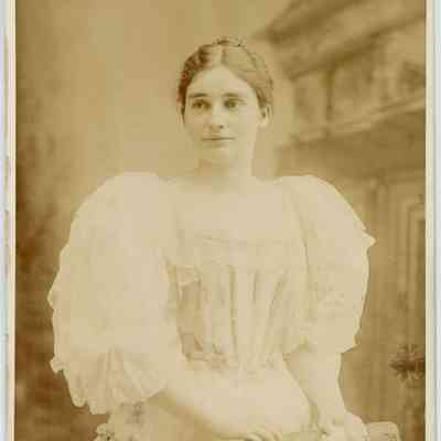 Minal Miller Edison Cabinet Card Photograph C. 1886