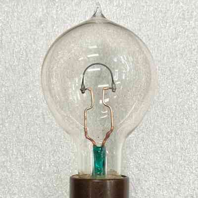 Bernstein Series Burning Incandescent Lamp