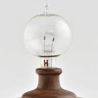 1881 Edison Platinum Filament Incandescent Lamp