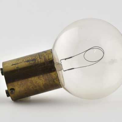 c.1884 Brush Swan Incandescent Lamp