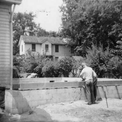 1946