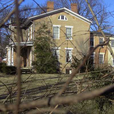 200 Sharon Avenue East