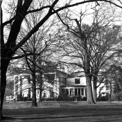 05 The Oaks Entry Front