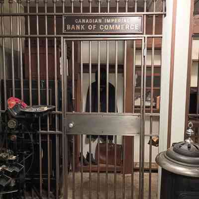 Bank gate