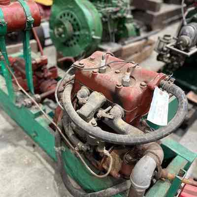 Ford Model T auto engine cut in half 2 cylinder gas engine