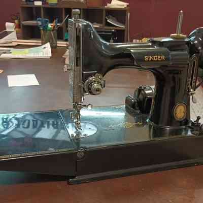 Portable Sewing Machine (1948)