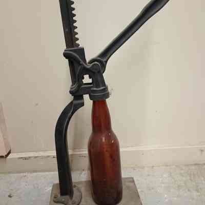 Bottle capper